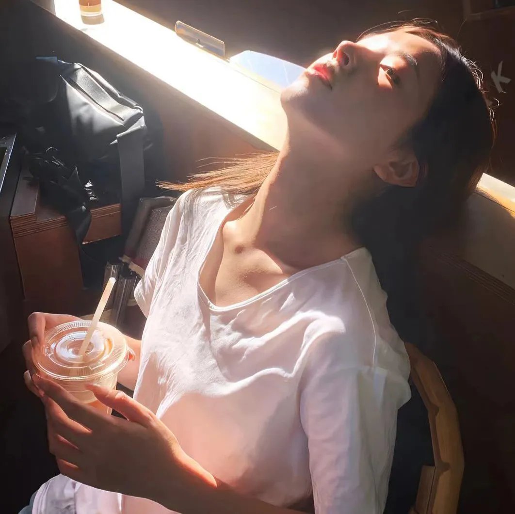 黑夜里的眼睛